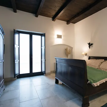 Masseria Fontana Di Vite Hotel 4*