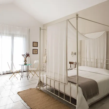 Hotel Masseria Fontana Di Vite 4*