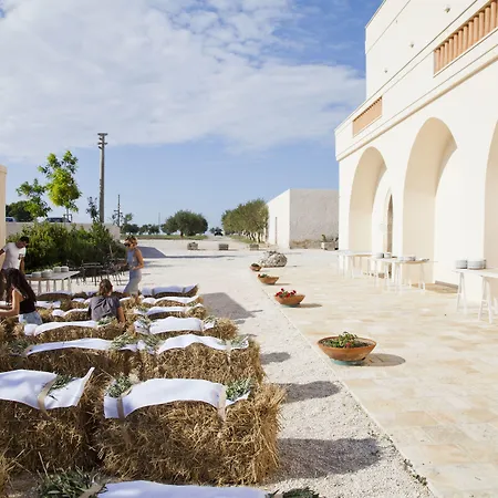Masseria Fontana Di Vite ホテル