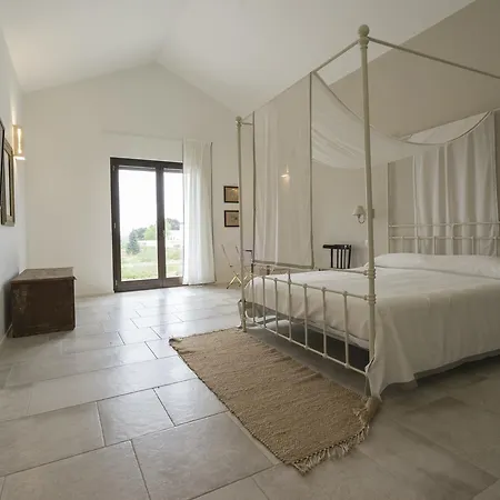Hotel Masseria Fontana Di Vite 4*