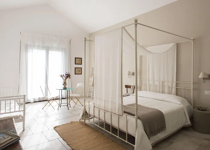 Hotel Masseria Fontana Di Vite 4*