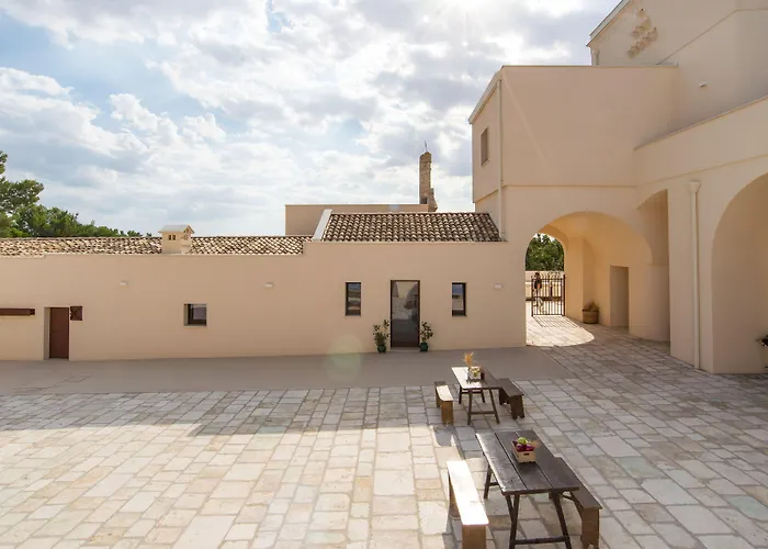 Masseria Fontana Di Vite Hotel 4*